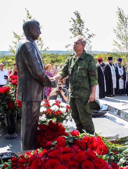 "Придется сносить": памятник Захарченко вызвал ажиотаж в сети