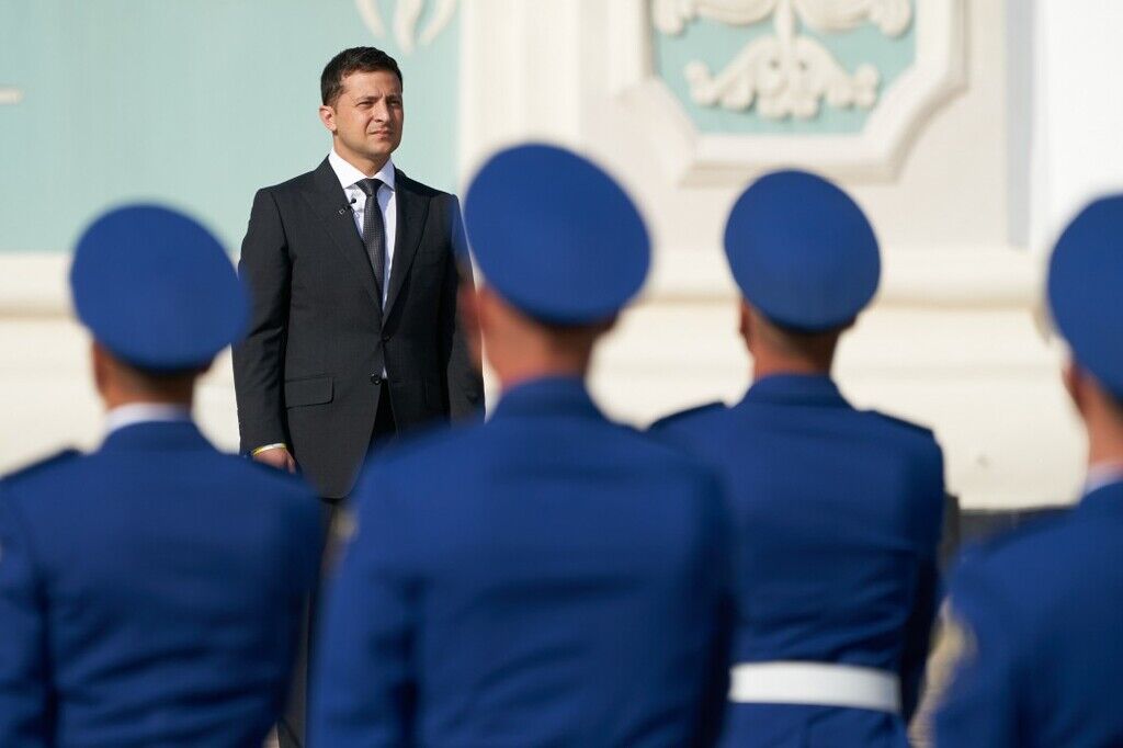 Ставши президентом, Зеленський узяв на себе повноваження верховного головнокомандувача ЗСУ