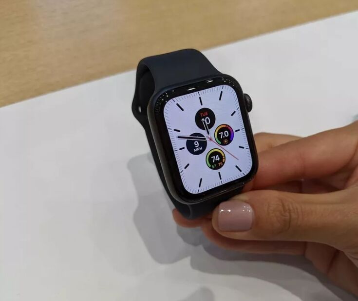 Компанія Apple представила годинник Apple Watch 5: характеристики і фото