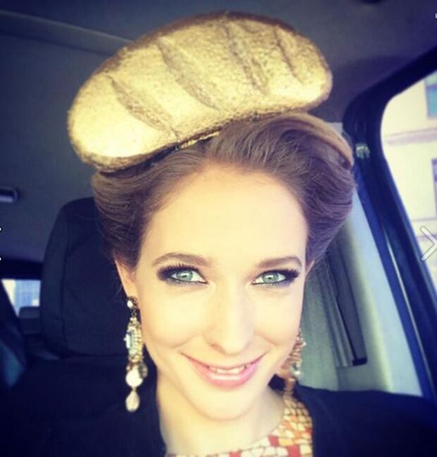 Катя Осадчая празднует день рождения: подборка из самых необычных шляп телеведущей