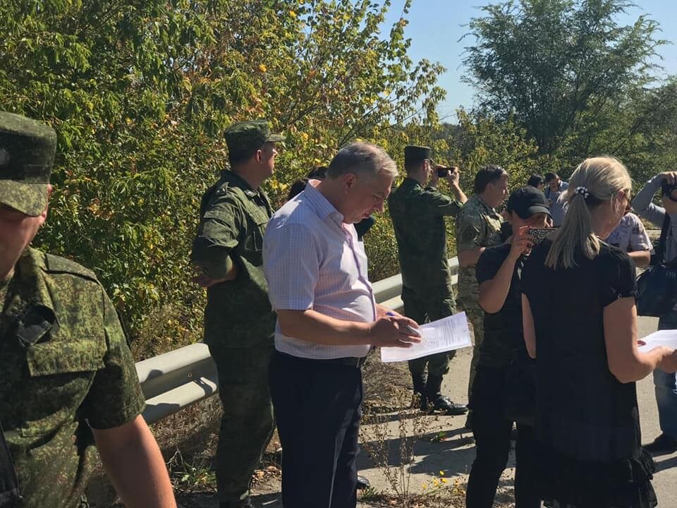 У четвер, 12 вересня, на мосту біля міста Щастя (Луганська область) терористи ЛНР передали засуджених громадян України