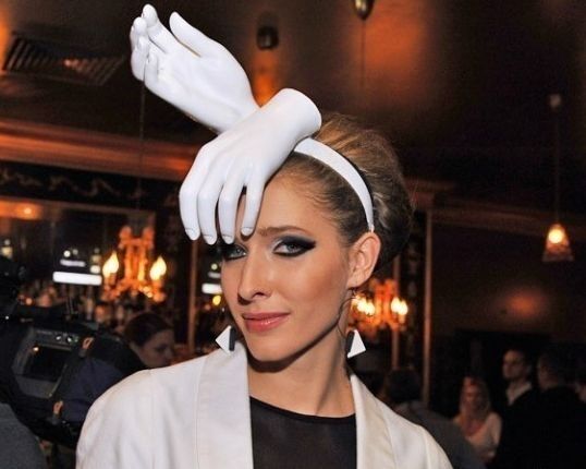 Катя Осадчая празднует день рождения: подборка из самых необычных шляп телеведущей