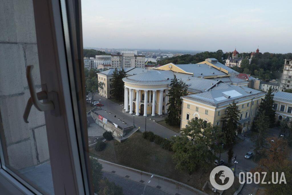 ''12 квадратів і без ванни'': як живуть ''слуги народу'' на гроші українців