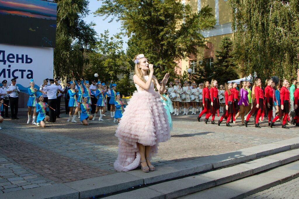 Як Дніпро відзначає День міста: яскраві фото свята