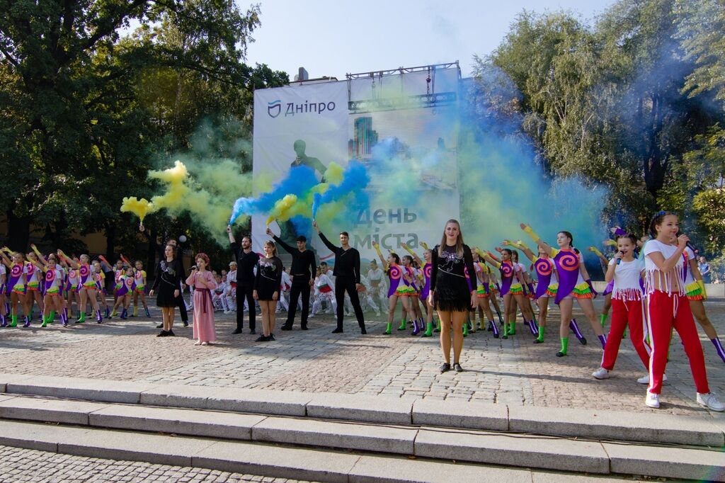 Як Дніпро відзначає День міста: яскраві фото свята