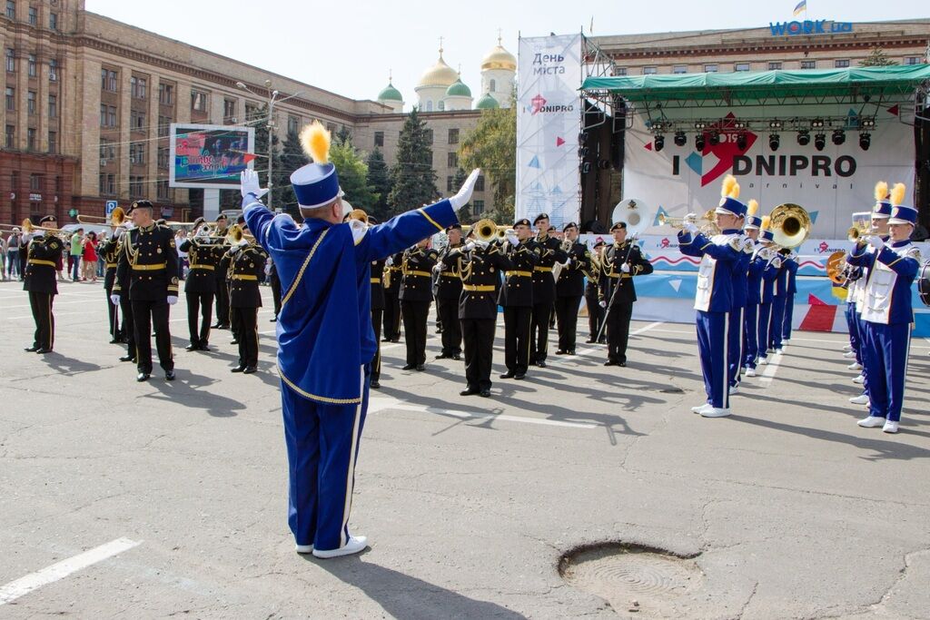Як Дніпро відзначає День міста: яскраві фото свята
