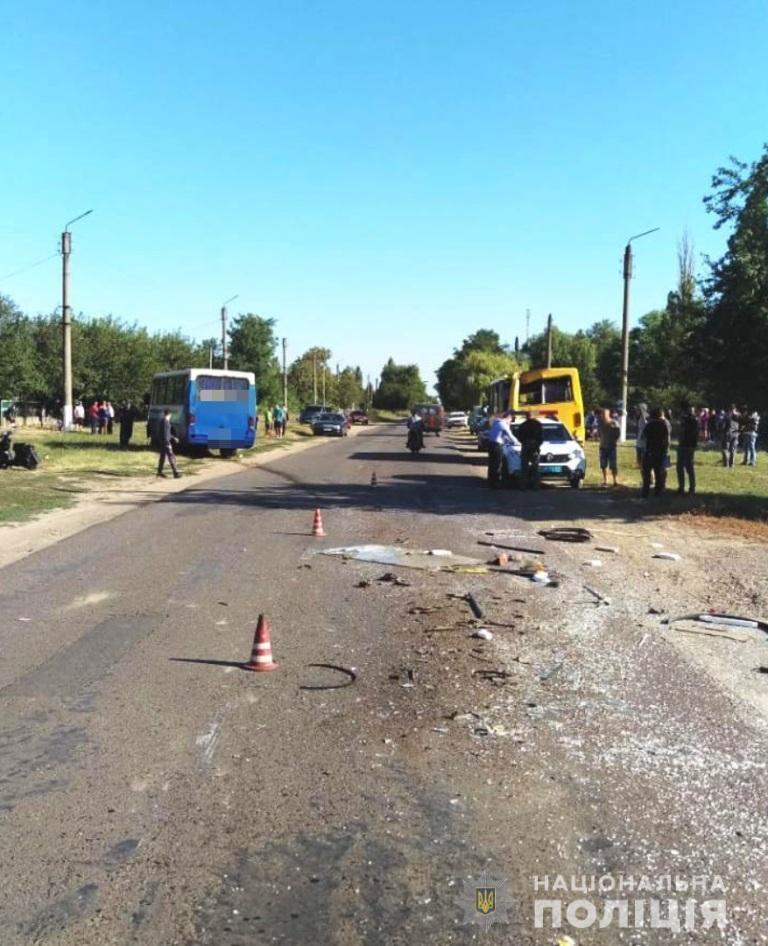 В селі Шабо Білгород-Дністровського району зіткнулися два маршрутні автобуси