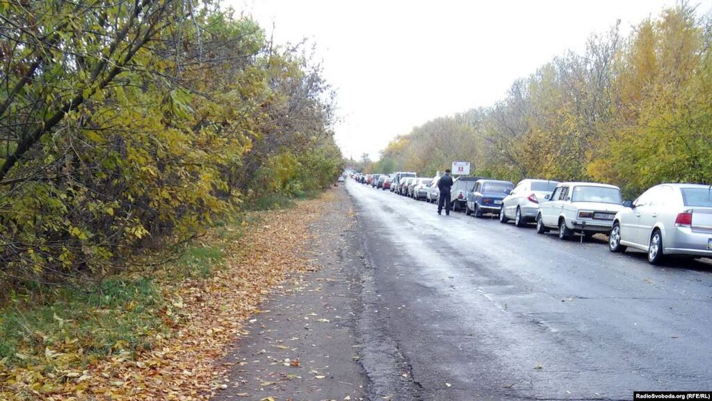 Черги на пунктах переходу розтягуються на кілометри