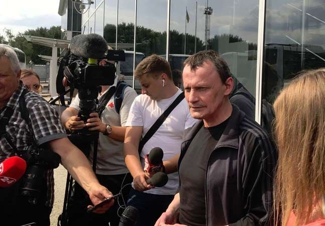 Микола Карпюк в день обміну в аеропорті "Бориспіль"