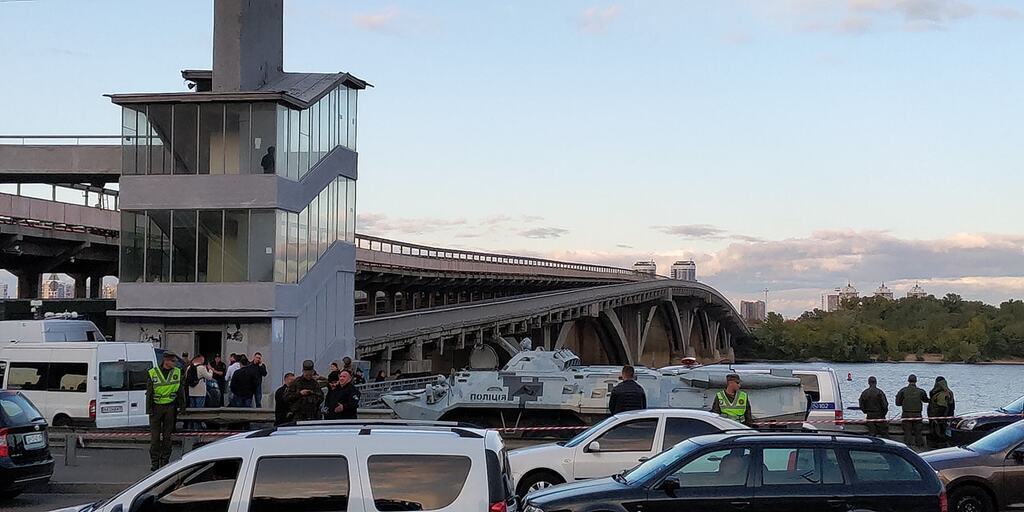 "Захоплення" мосту Метро у Києві: всі подробиці теракту