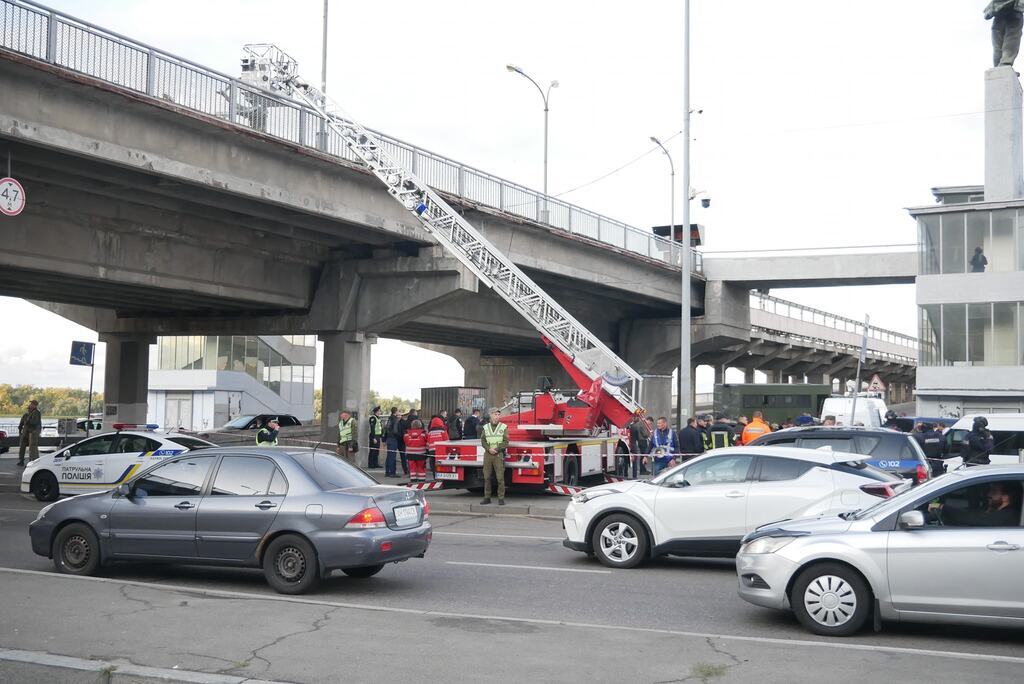 У Києві ледь не підірвали міст Метро