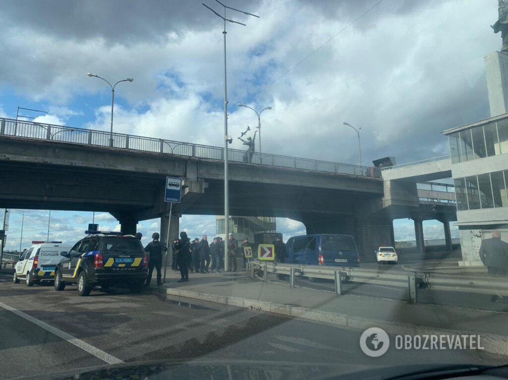 В Киеве "минировали" мост Метро