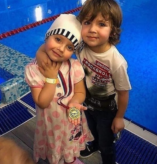 Перша медаль Лізи з плавання