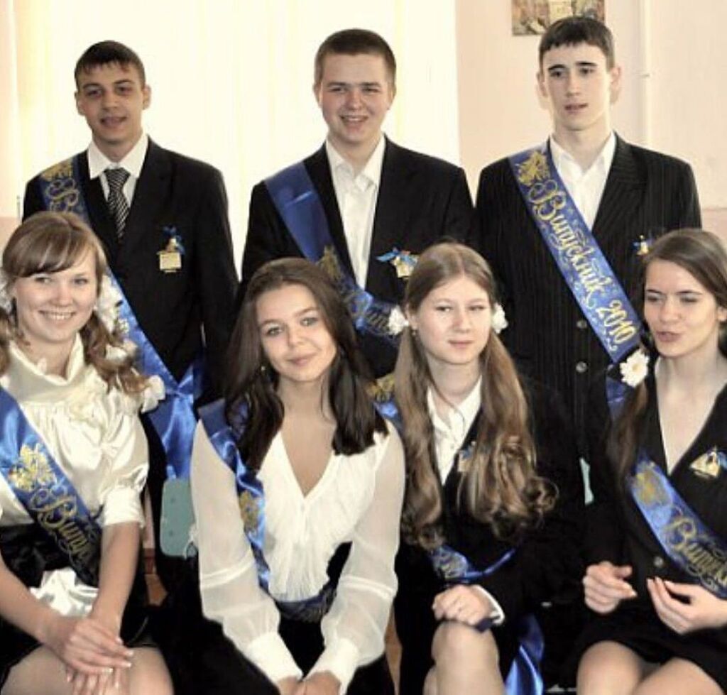 Як виглядали російські та українські зірки в школі