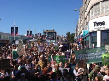 В мире прошел крупнейший марш за климат