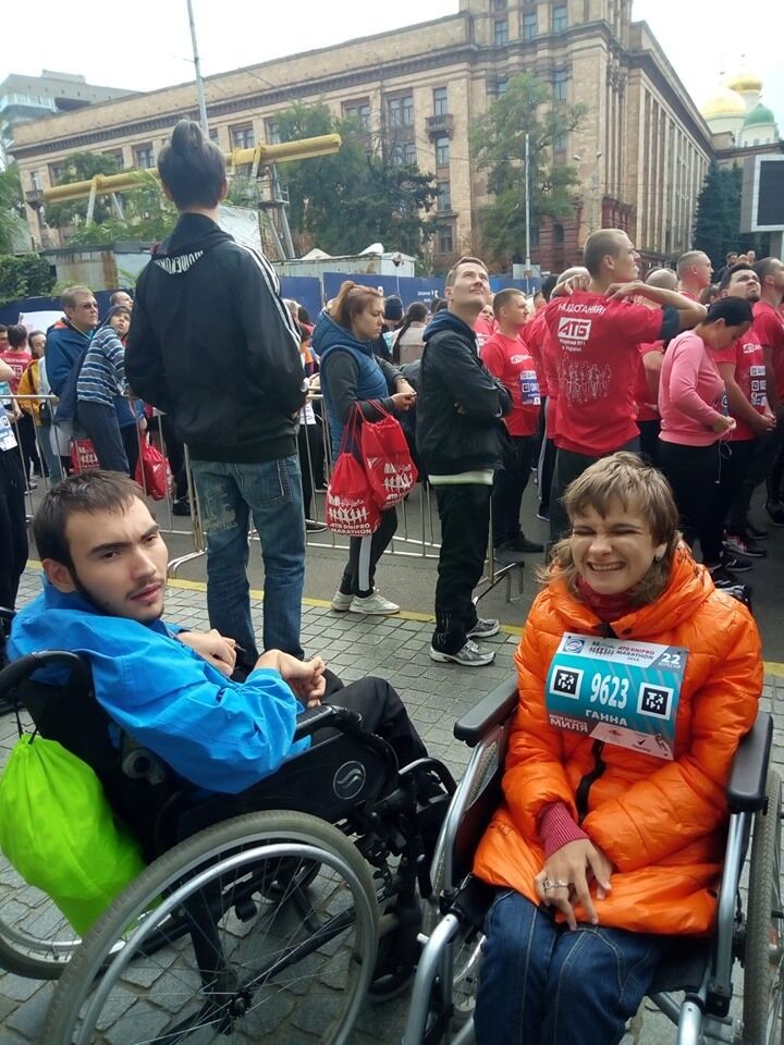 Водій відмовився везти дівчинку на інвалідному візку