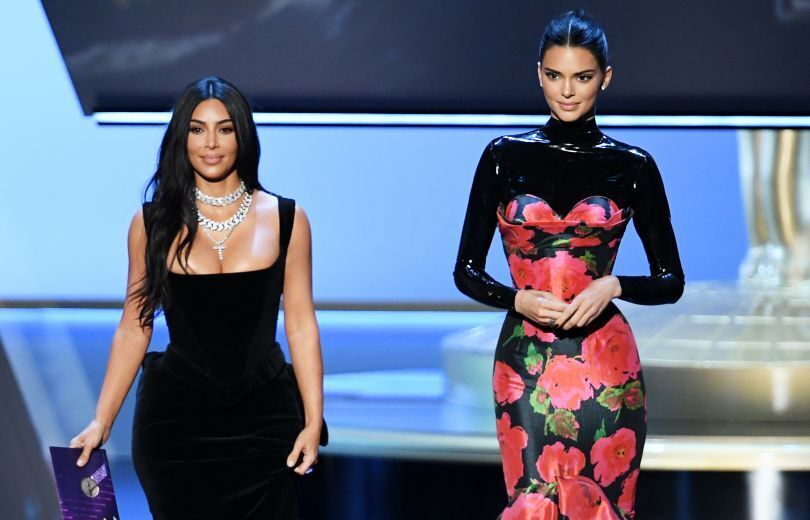 Ким Кардашьян и Кендалл Дженнер жестко высмеяли на премии "Эмми"