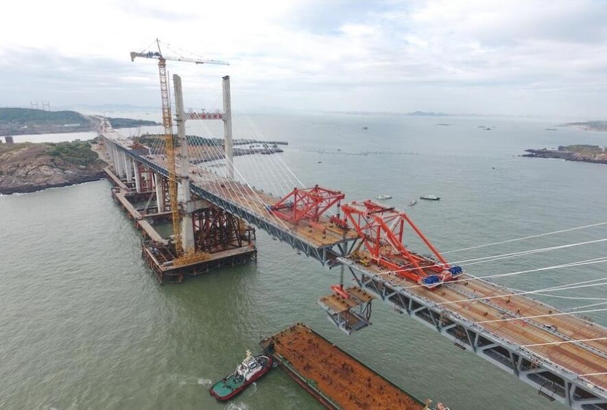 Зведення мосту біля узбережжя міста Фучжоу, Китай
