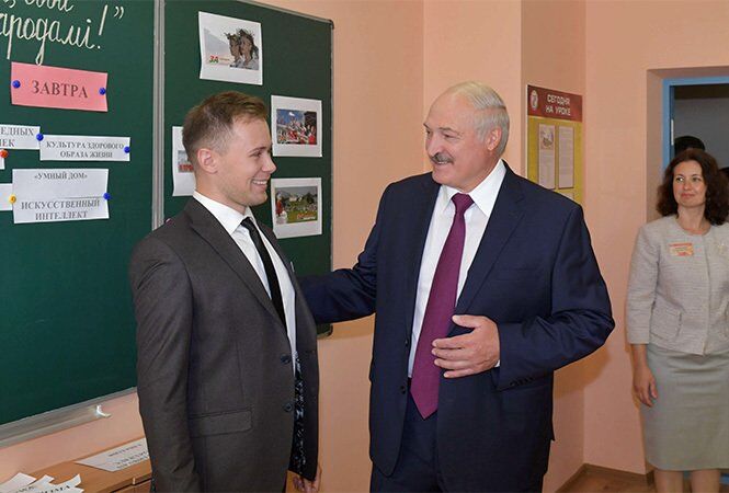 Олександр Лукашенко зустрівся зі школярами