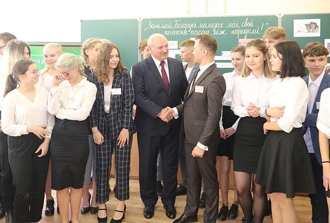 Олександр Лукашенко зустрівся зі школярами