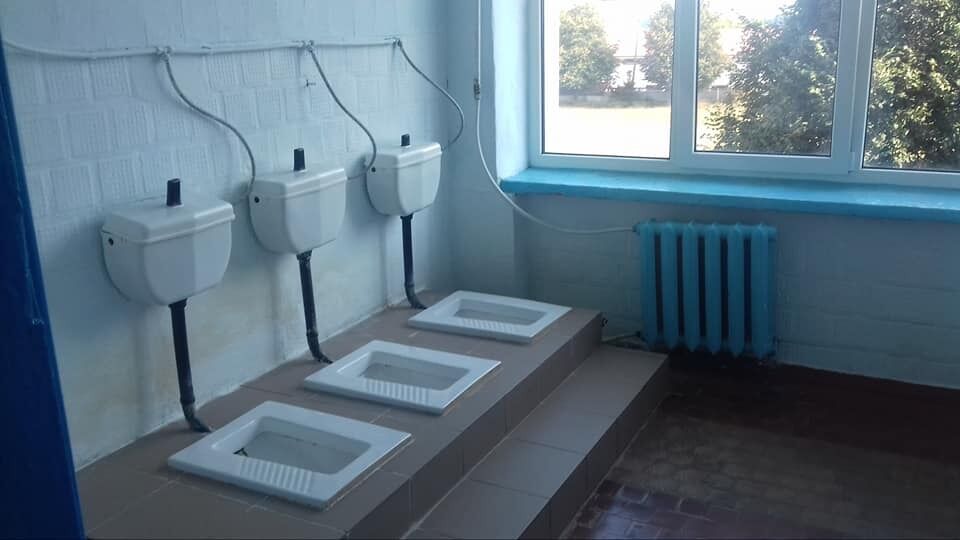 Туалет Бучацької школи №2