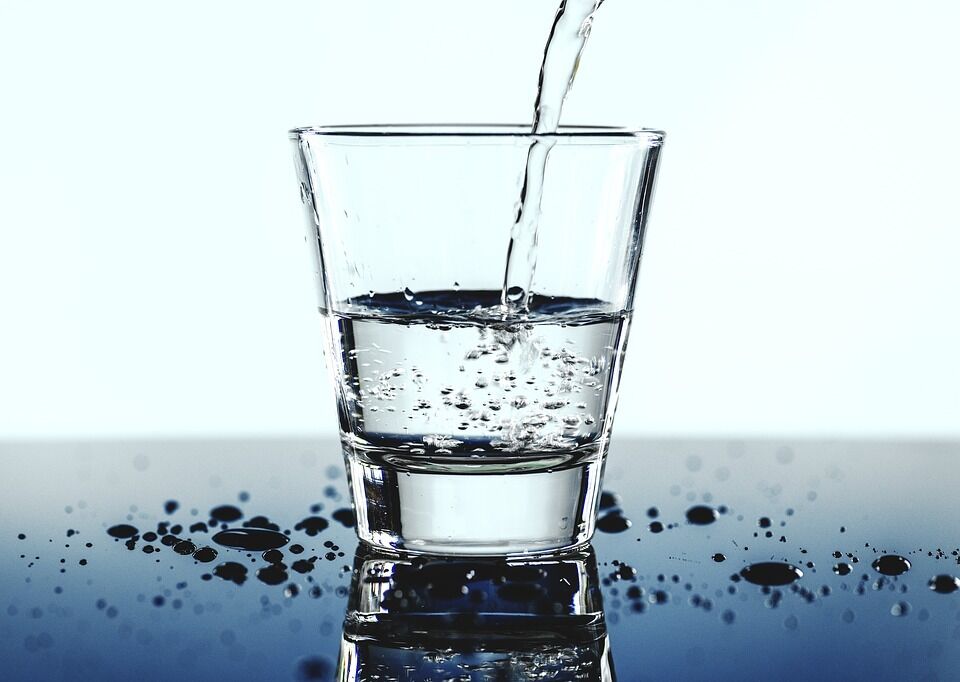 Випити склянку води після пробудження