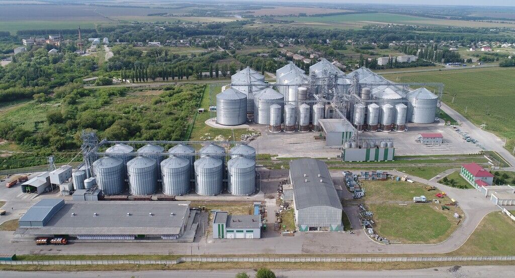 Элеваторы "Укрлендфарминг" приняли 500 тысяч тонн зерновых нового урожая