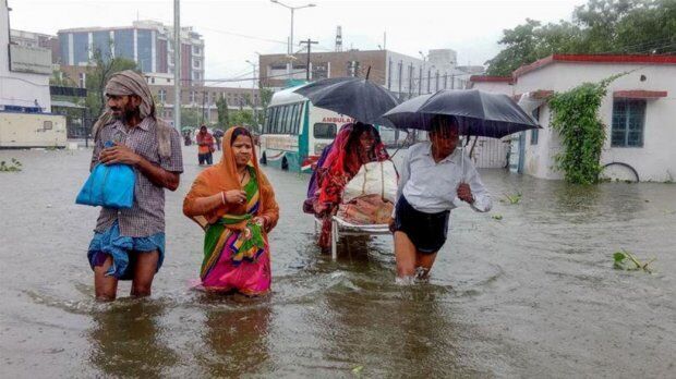 В Індії сильна повінь вбила понад 100 осіб