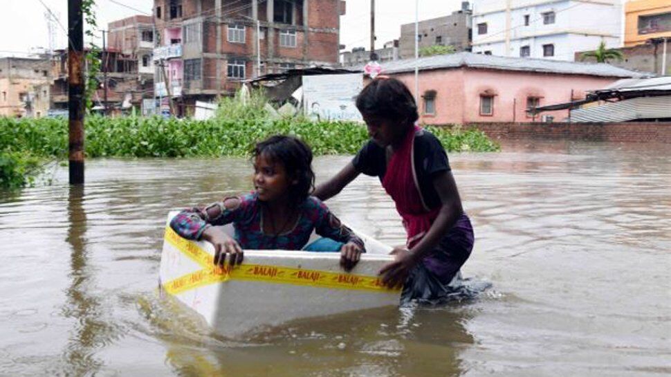 В Индии сильное наводнение убило более 100 человек