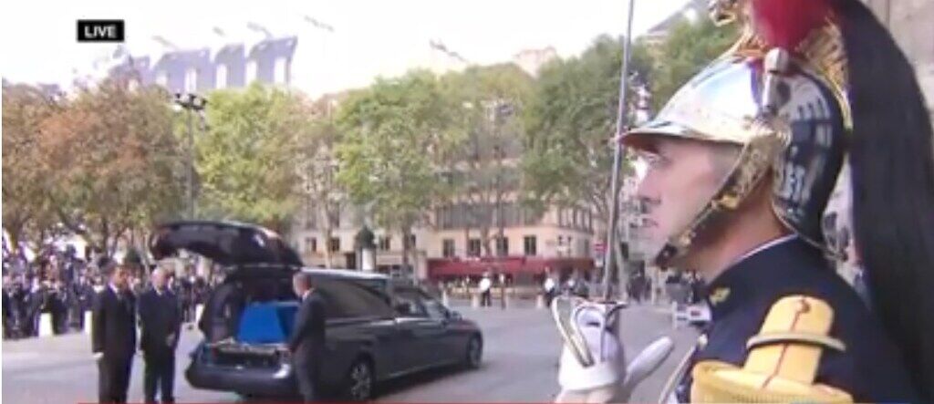 У Парижі попрощалися з експрезидентом Шираком: усі фото і відео