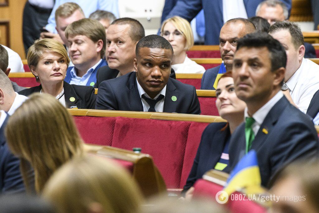 Страна Зеленского: как президент хочет перекроить Конституцию и чем это грозит