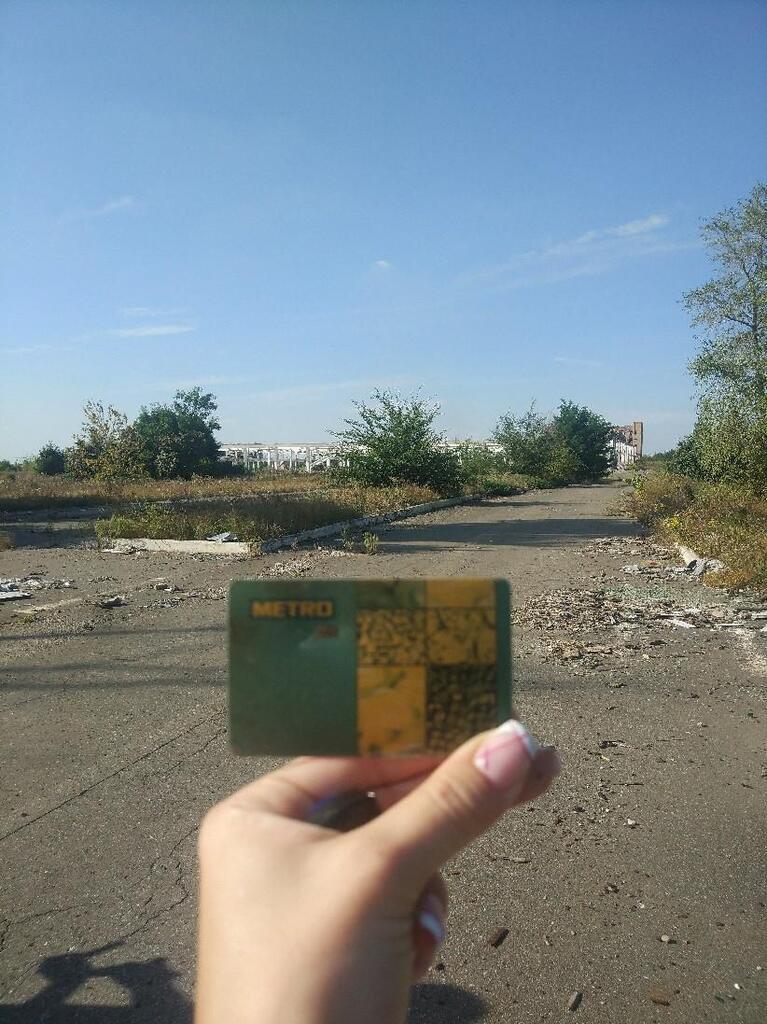 Разграбленный "Метро" в Донецке