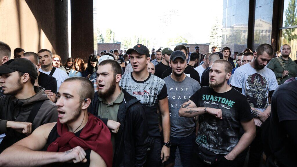 У Києві влаштували пікет через звільнення Цемаха