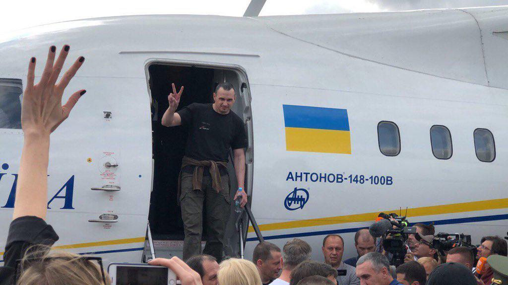 Сенцов повернувся в Україну
