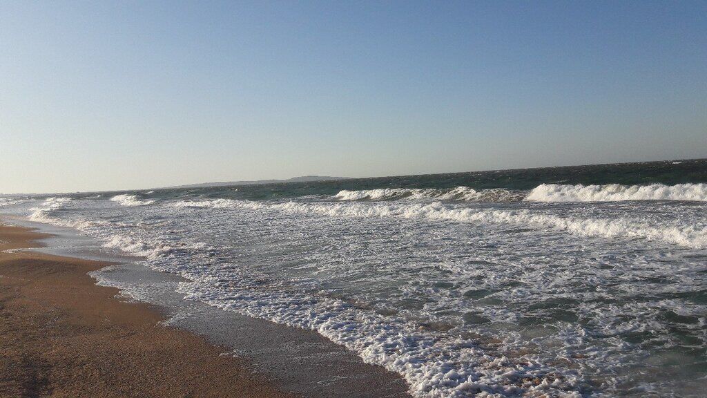 У мережі показали порожні пляжі Криму