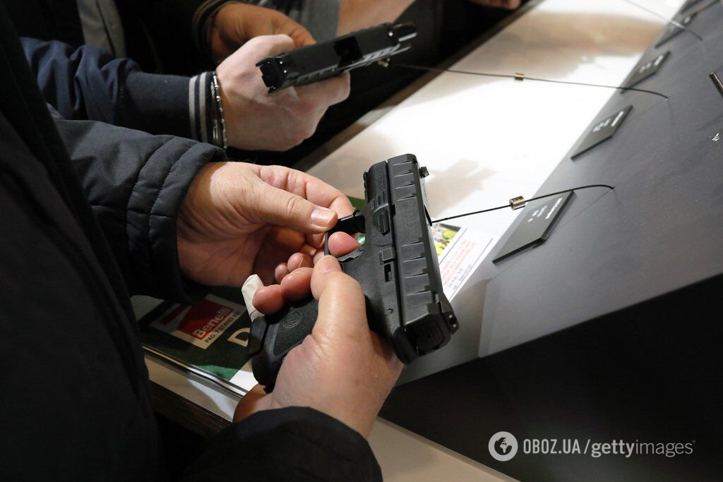 Украинцам начнут продавать пистолеты: законопроект "Слуги народа"