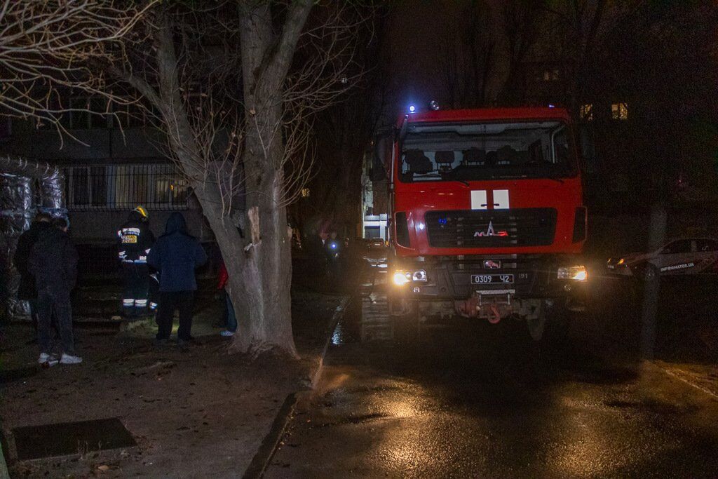 В Днепре горела теплотрасса: поджег спровоцировали бездомные