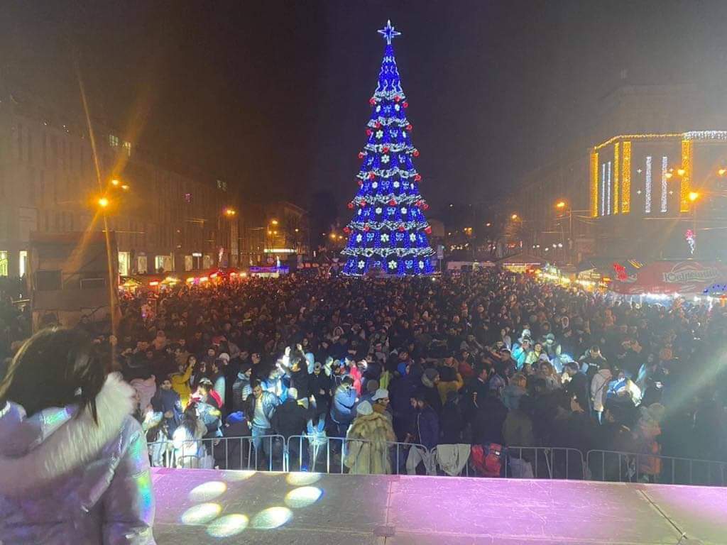 Более 7,5 тысяч человек встретили Новый год в центре Днепра