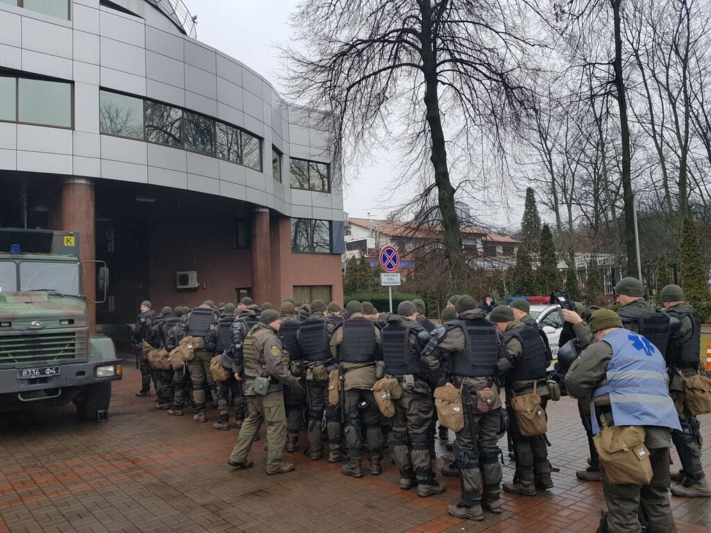 Под Киевским апелляционным судом собрали правоохранителей
