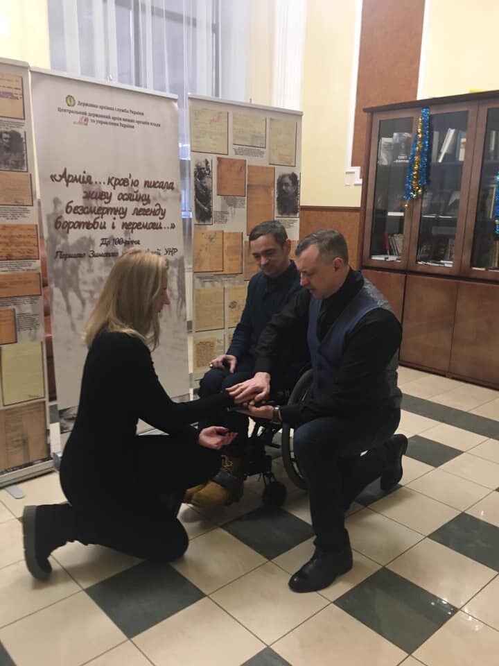 Ветеран АТО со своей возлюбленной обвенчались прямиком в здании Центрального железнодорожного вокзала Киева