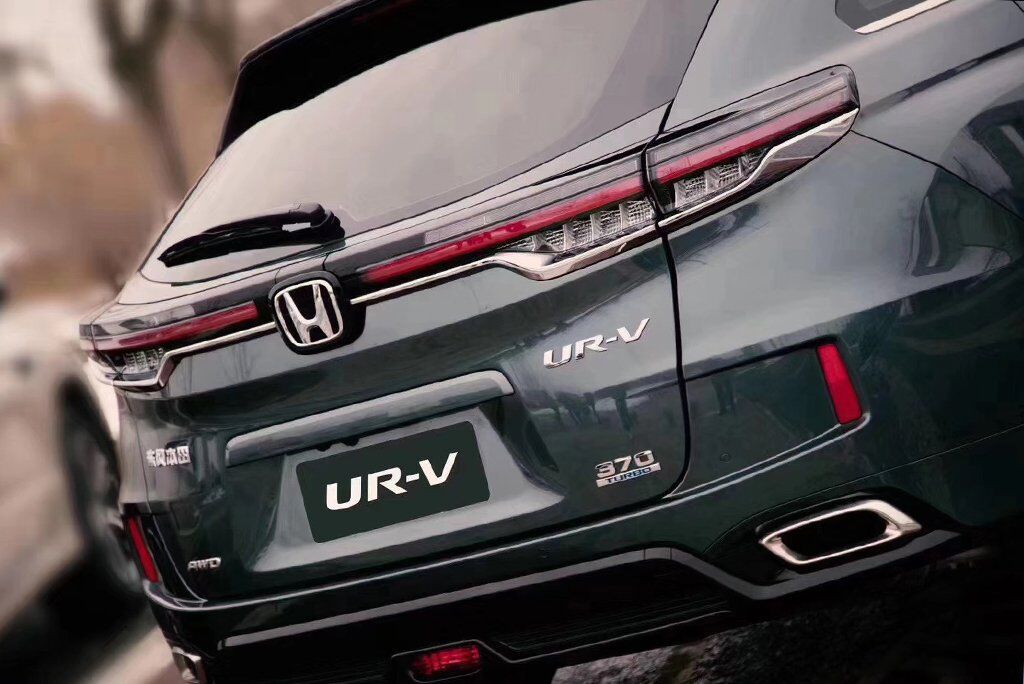 Honda UR-V 2020 получил иное оформление задней светотехники, которую украсили хромированным декором
