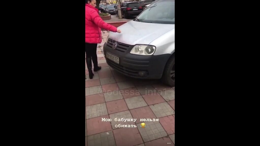 В Одессе женщина брутально отомстила автохамам