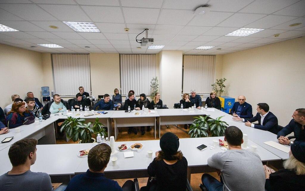 Зеленский публиковал фото со встречи с родственниками погибших украинцев