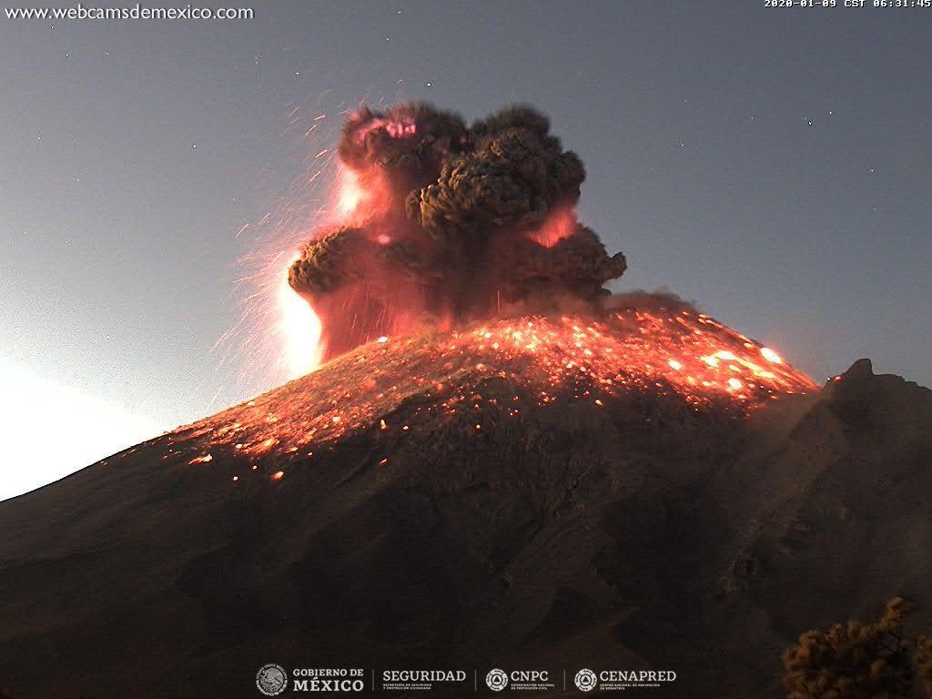 В Мексике взорвался вулкан Попокатепетль