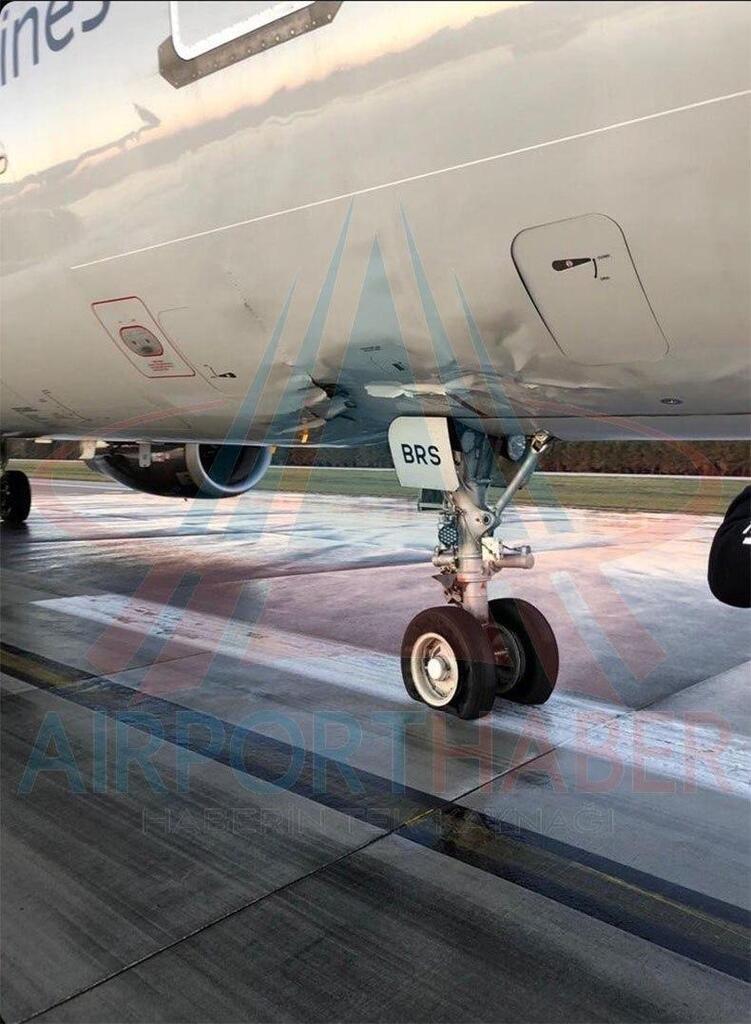 Российский самолет жестко приземлился в Турции: фото повреждений