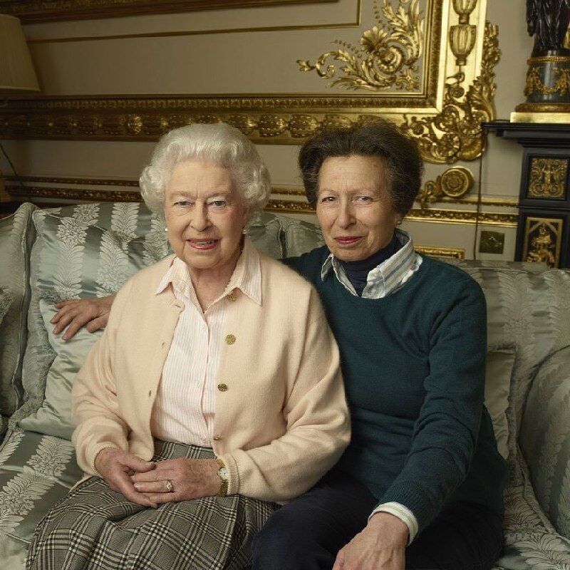 Елизавета II и принцесса Анна