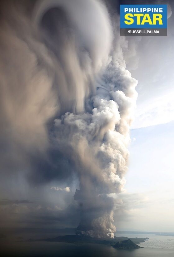 На Філіппінах прокинувся гігантський вулкан
