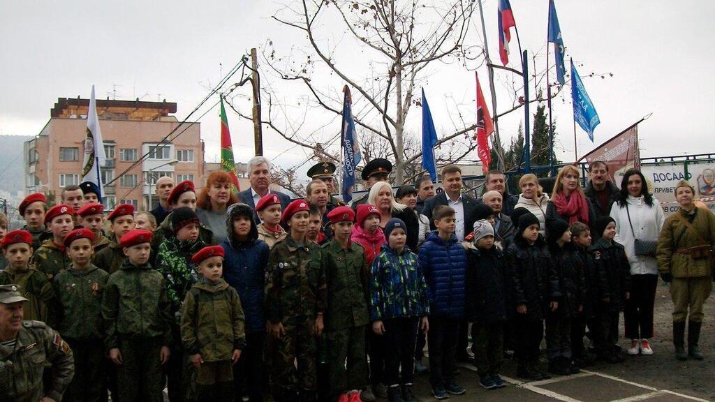 В сети всплыли показательные фото из Крыма