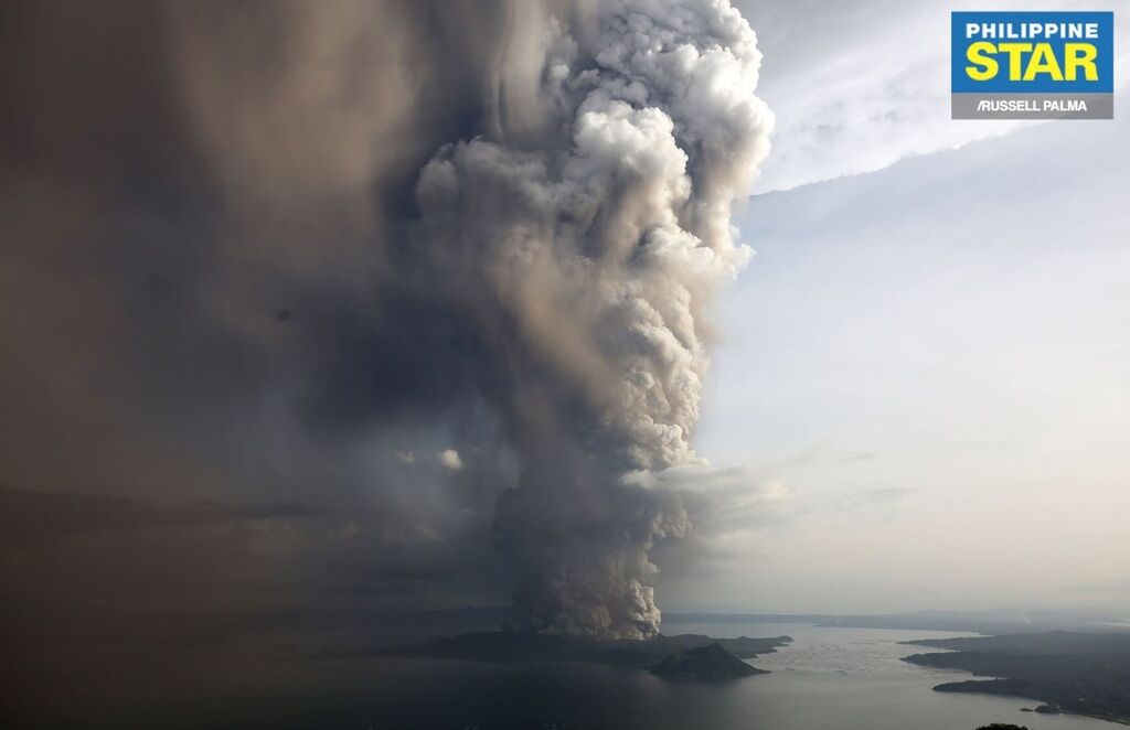 На Філіппінах прокинувся гігантський вулкан