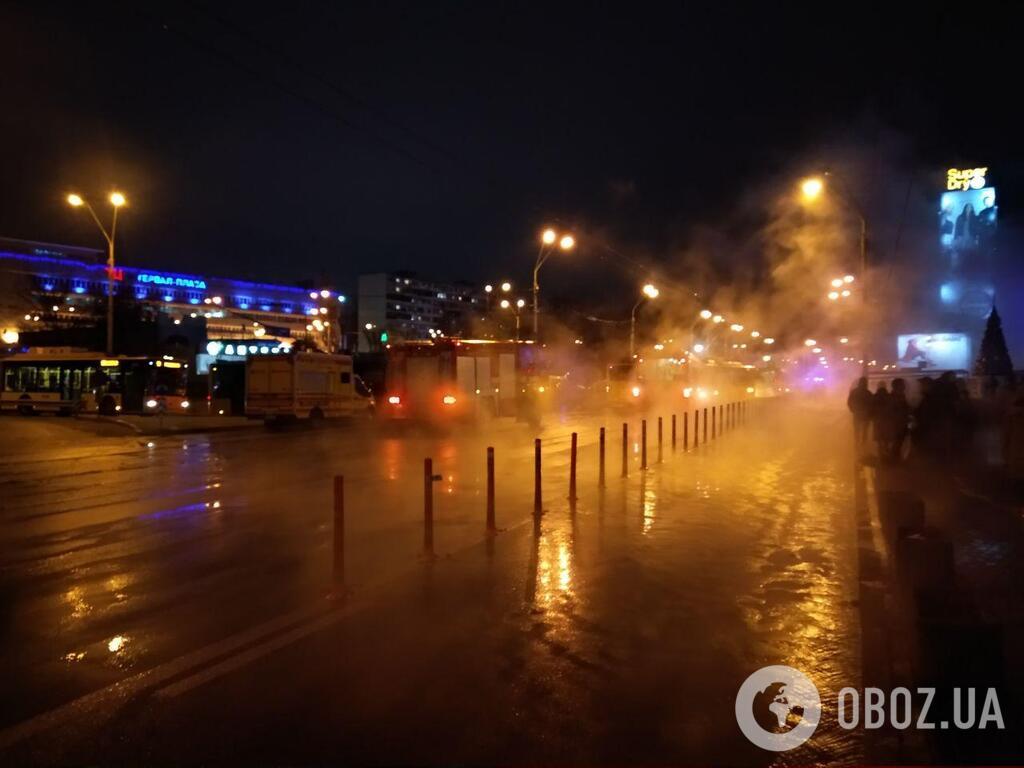 У Києві прорвало тепломережу біля Ocean Plaza